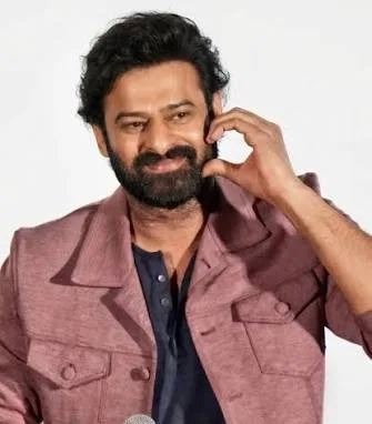 ప్రభాస్ కుటుంబంలో అంతటి ఆర్థిక కష్టాలా? స్టార్ హీరో జీవితంలో ఎవరికీ తెలియని నిజాలు!